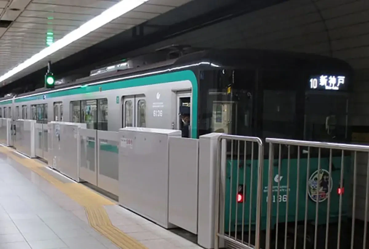 地下鉄　ホーム柵